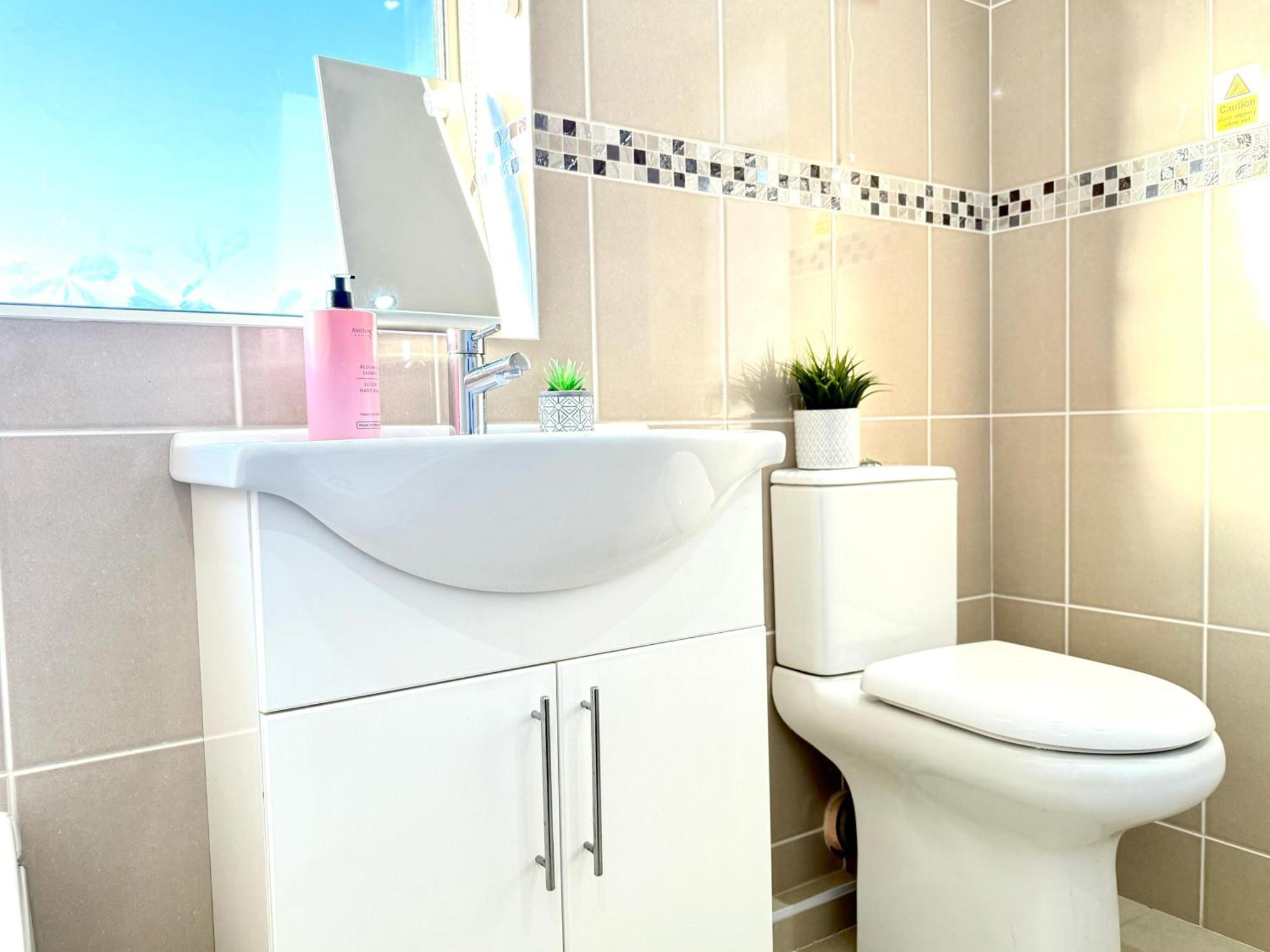 Stylish 3-Bedroom House With Garden & Free Parking'S, Prime Location With Private Garden Kidlington Exteriör bild