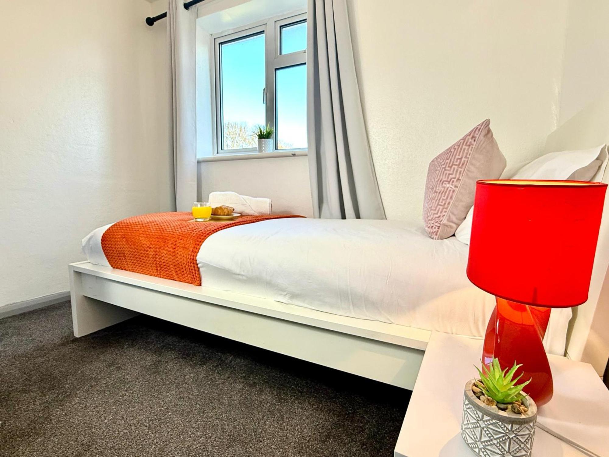 Stylish 3-Bedroom House With Garden & Free Parking'S, Prime Location With Private Garden Kidlington Exteriör bild